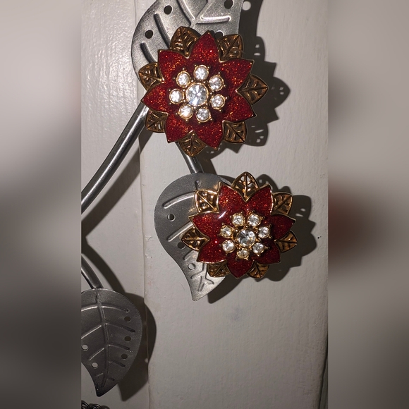 Vintage Poinsettia Enamel Rhinestone Cutout Gold Tone Earrings - Picture 11 of 11